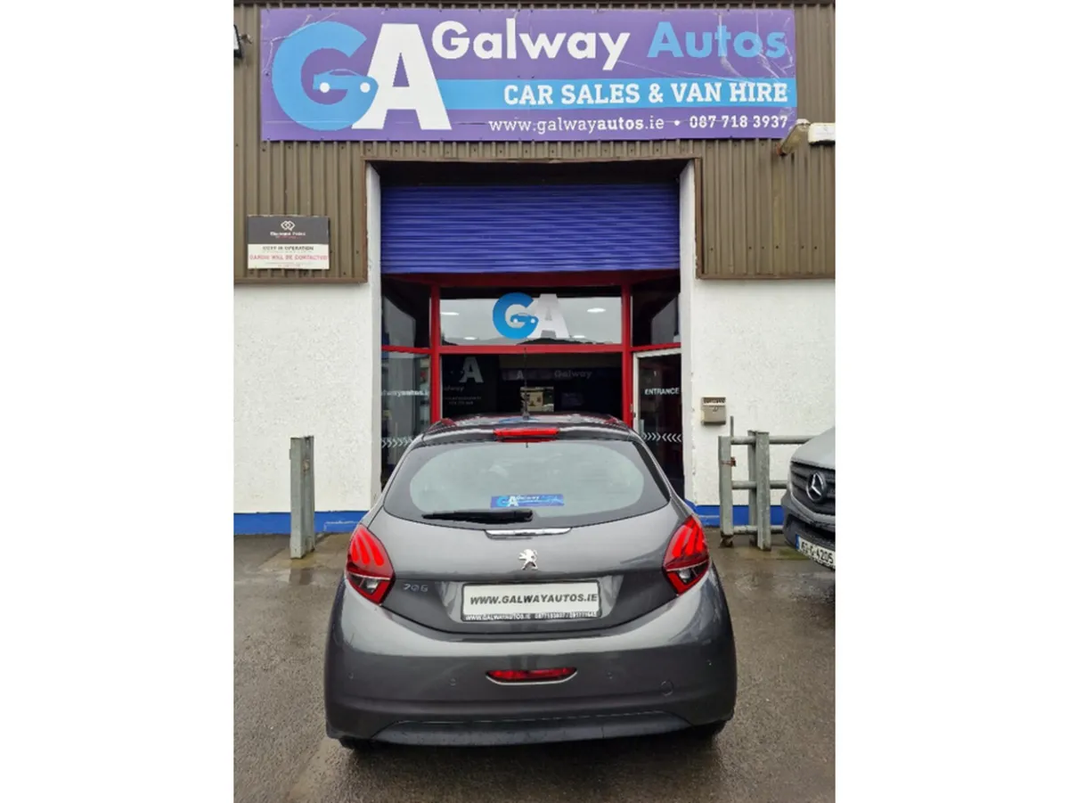 Peugeot 208 Hatchback, Petrol, 2019, Grey