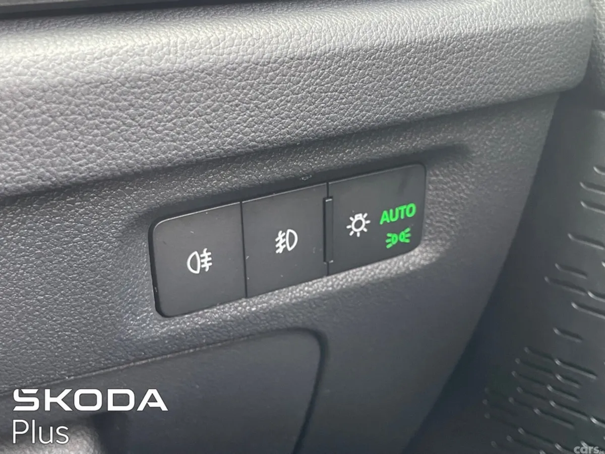 Skoda Octavia Hatchback, Diesel, 2024, Grey