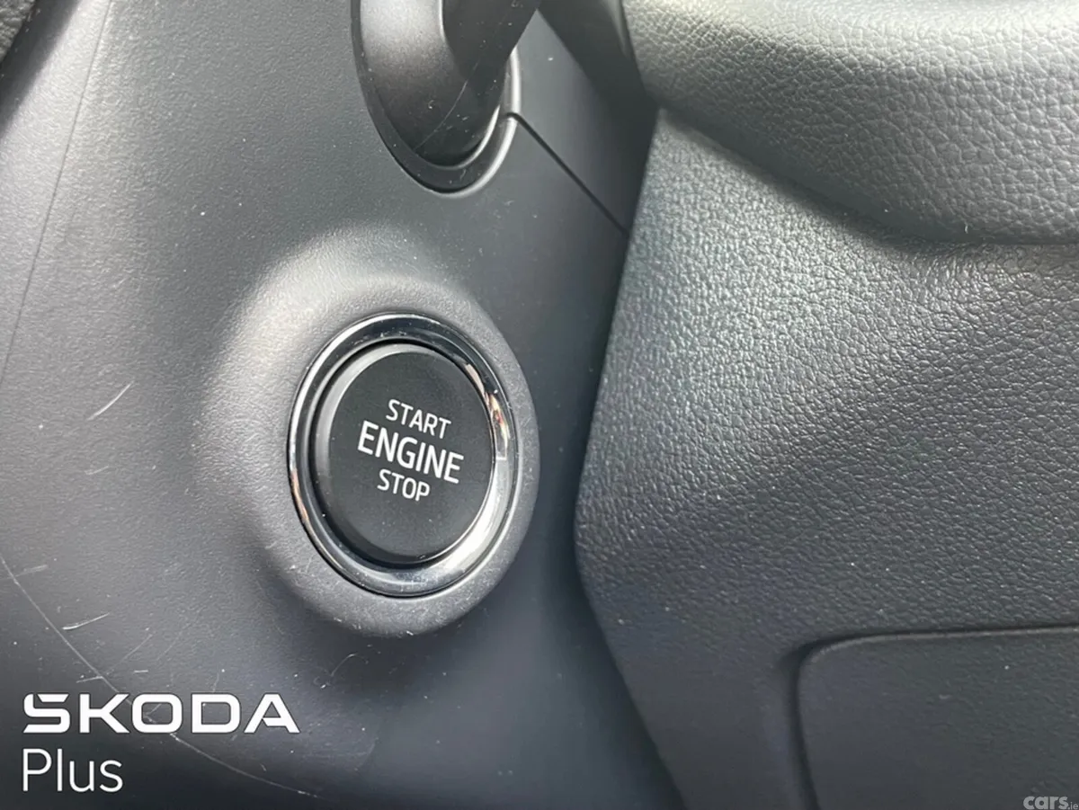Skoda Octavia Hatchback, Diesel, 2024, Grey