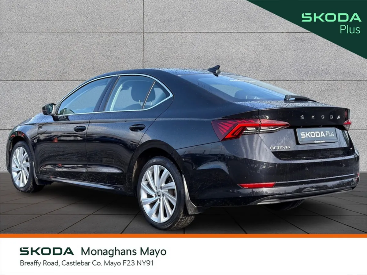 Skoda Octavia Hatchback, Petrol, 2023, Black
