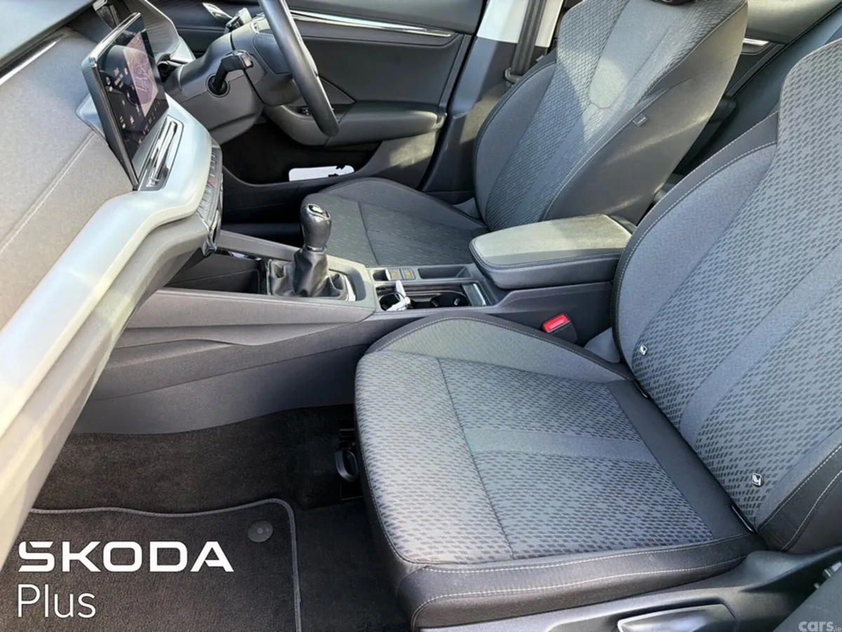 Skoda Octavia Hatchback, Petrol, 2023, Black