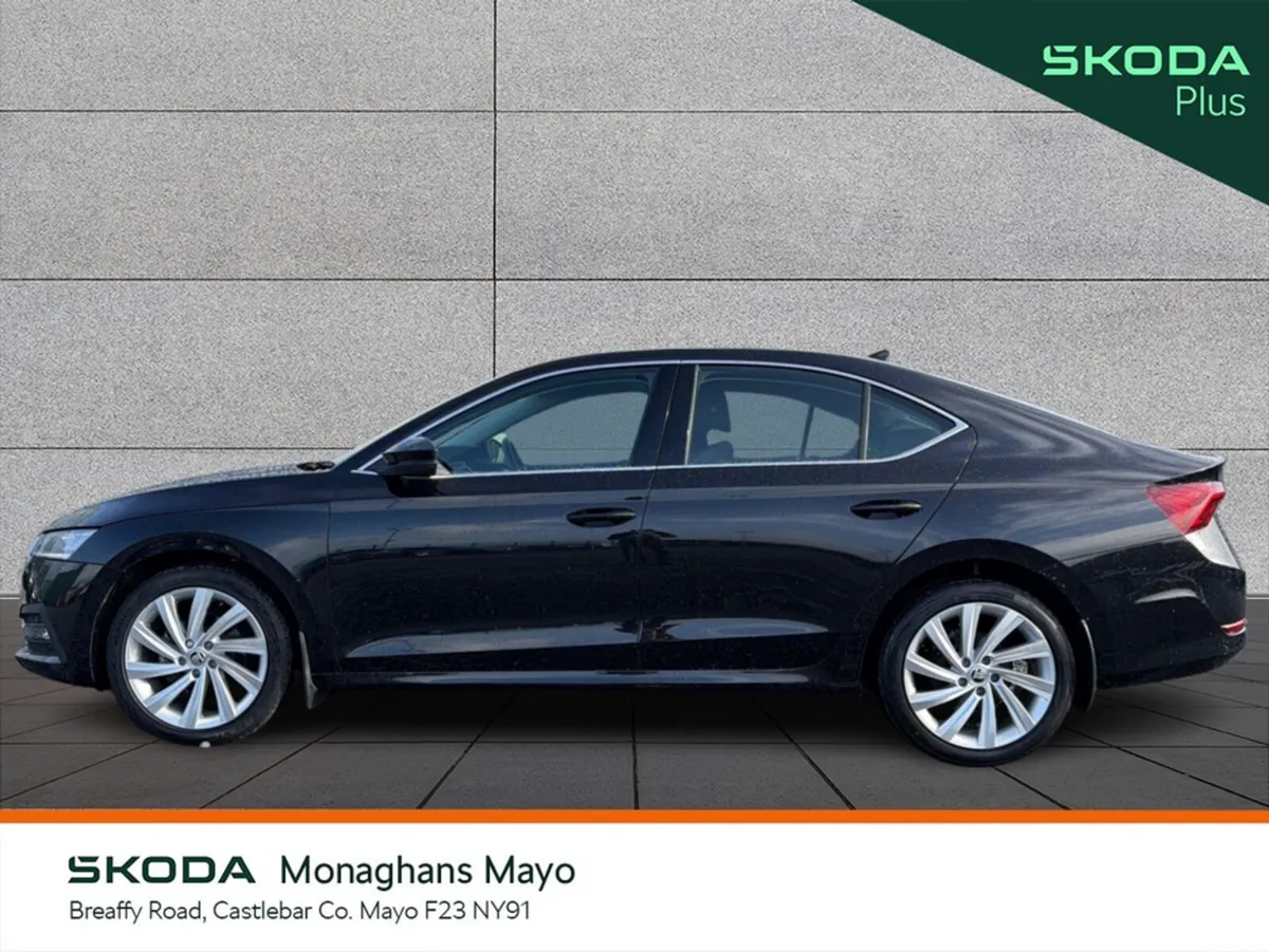 Skoda Octavia Hatchback, Petrol, 2023, Black