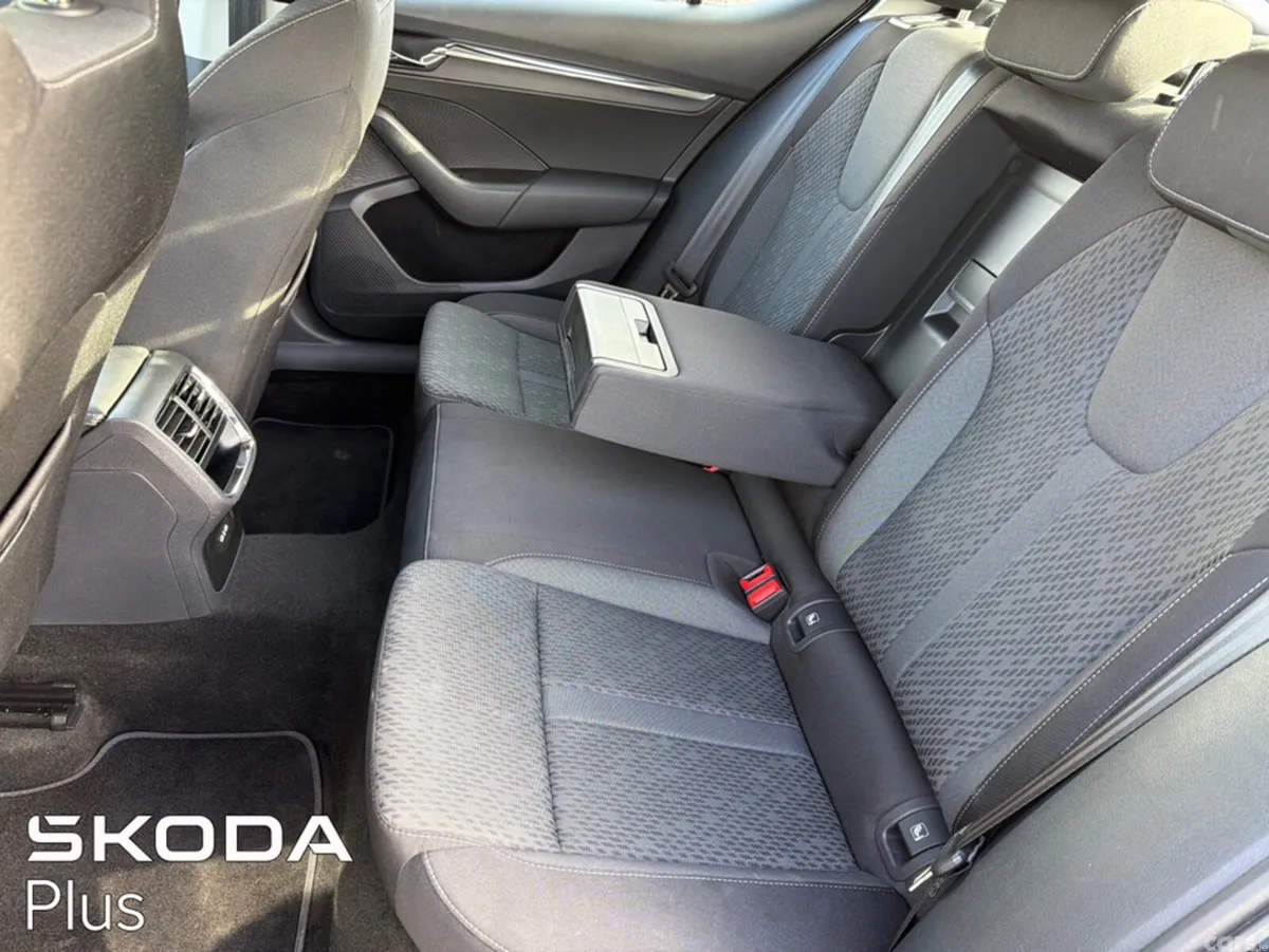 Skoda Octavia Hatchback, Petrol, 2023, Black