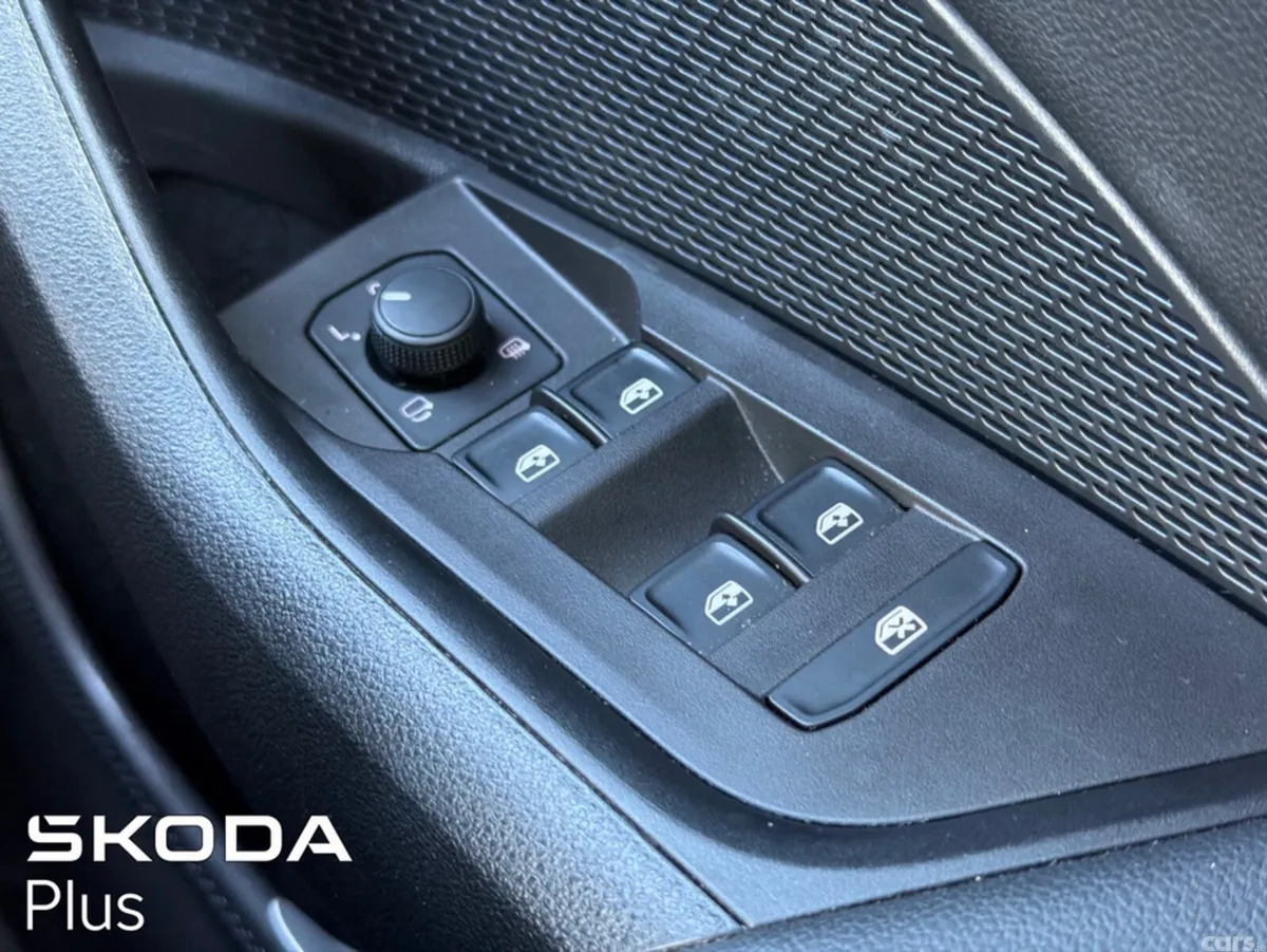 Skoda Octavia Hatchback, Petrol, 2023, Black