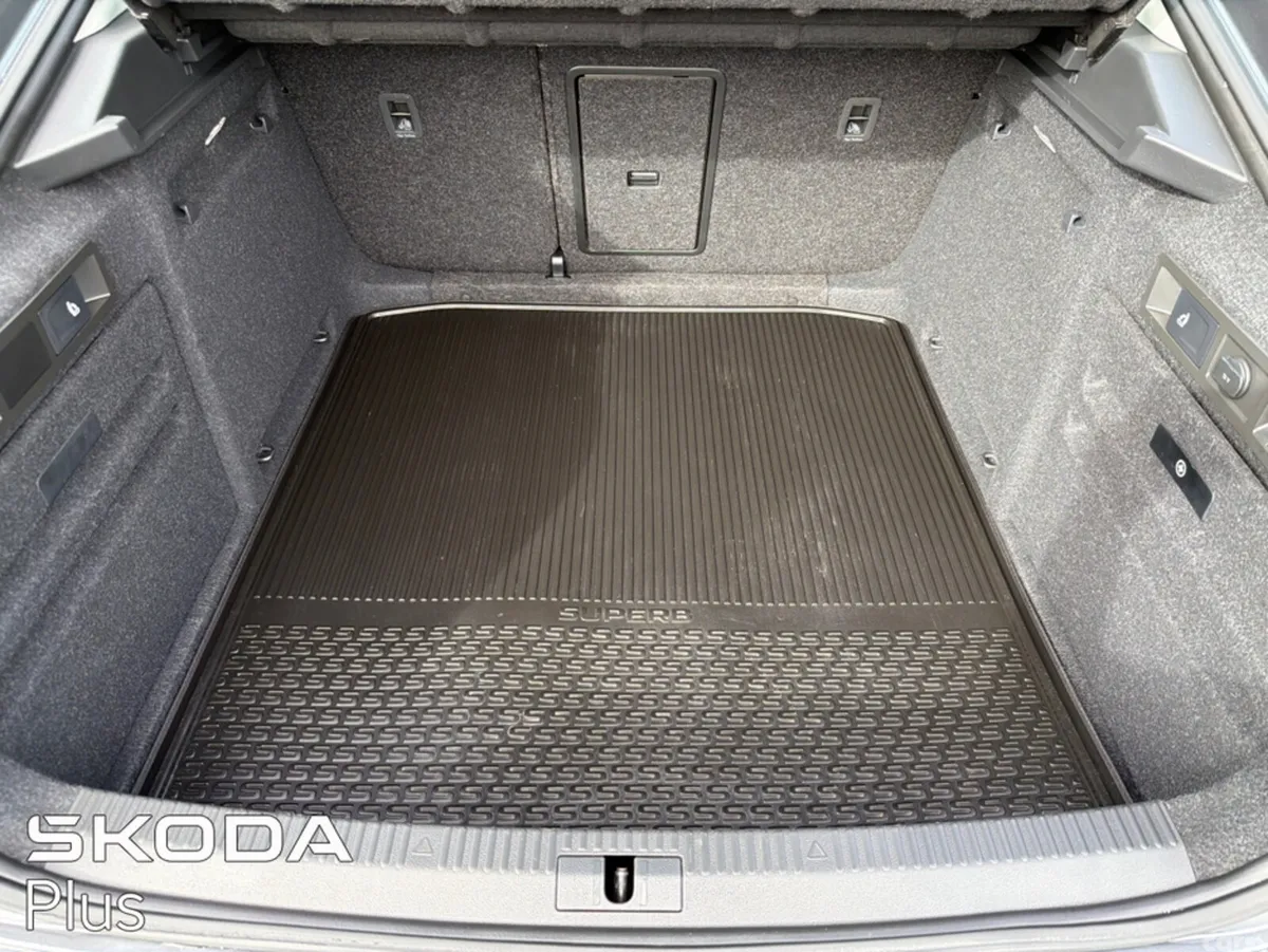 Skoda Superb Hatchback, Diesel, 2024, Grey
