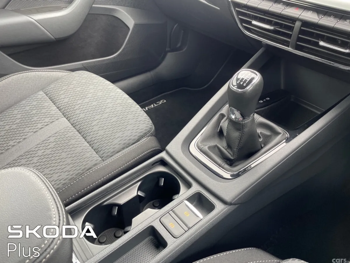 Skoda Octavia Hatchback, Diesel, 2024, Blue