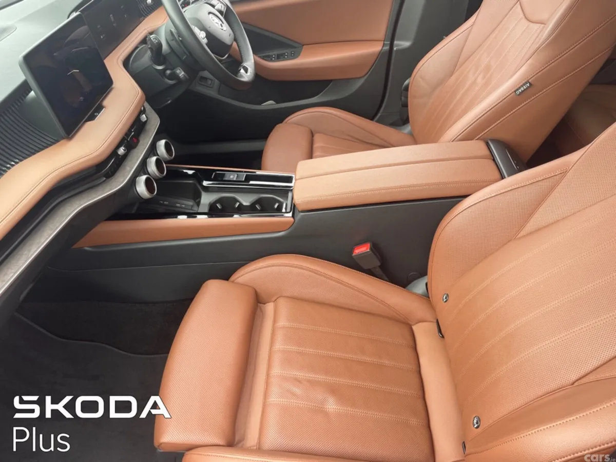Skoda Superb Hatchback, Diesel, 2024, Red