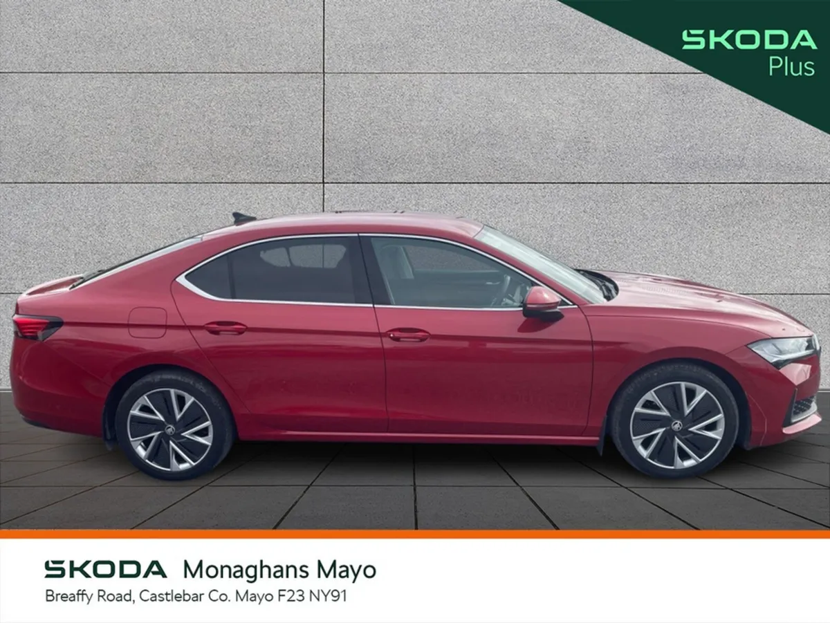 Skoda Superb Hatchback, Diesel, 2024, Red