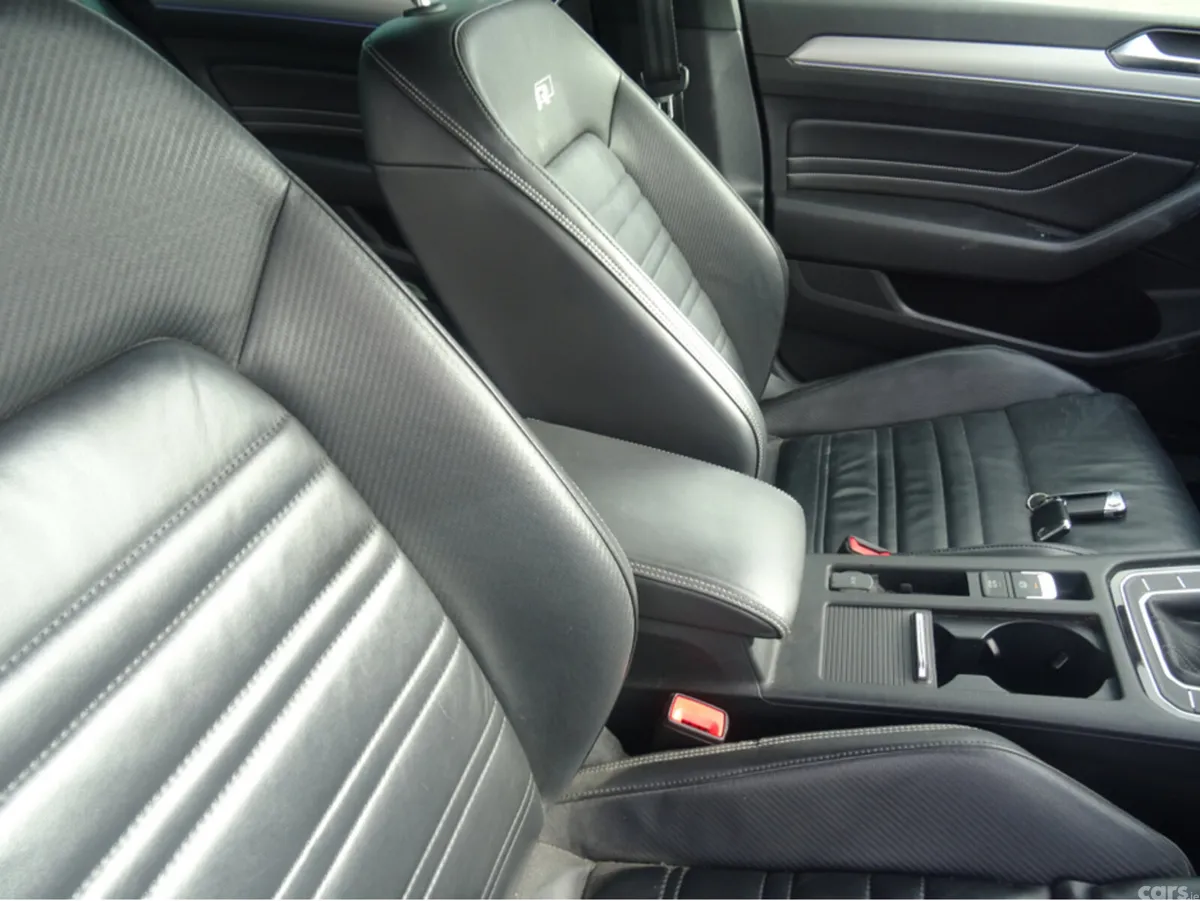 Volkswagen Passat Saloon, Diesel, 2020, Black