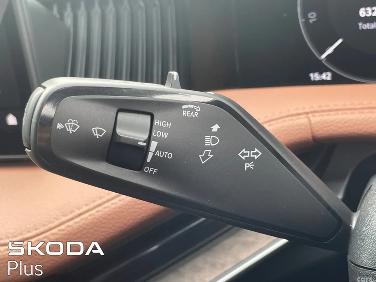 Skoda Superb Hatchback, Diesel, 2024, Red