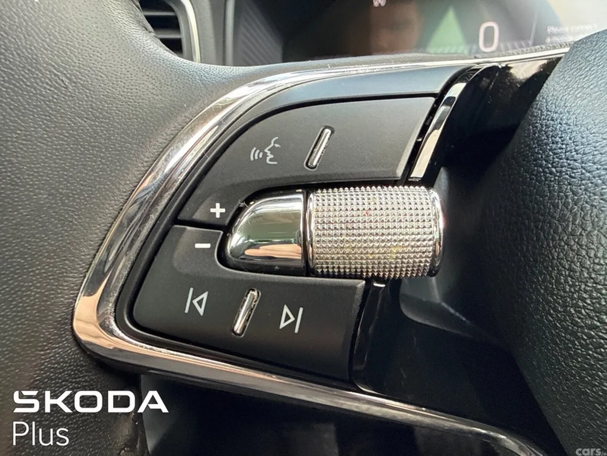 Skoda Karoq SUV, Diesel, 2023, Grey