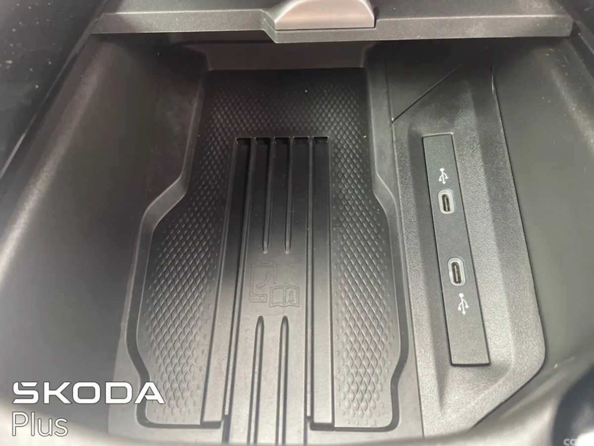 Skoda Superb Hatchback, Diesel, 2024, Red