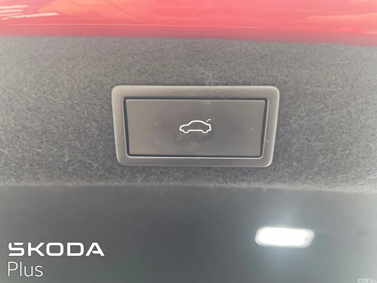 Skoda Superb Hatchback, Diesel, 2024, Red