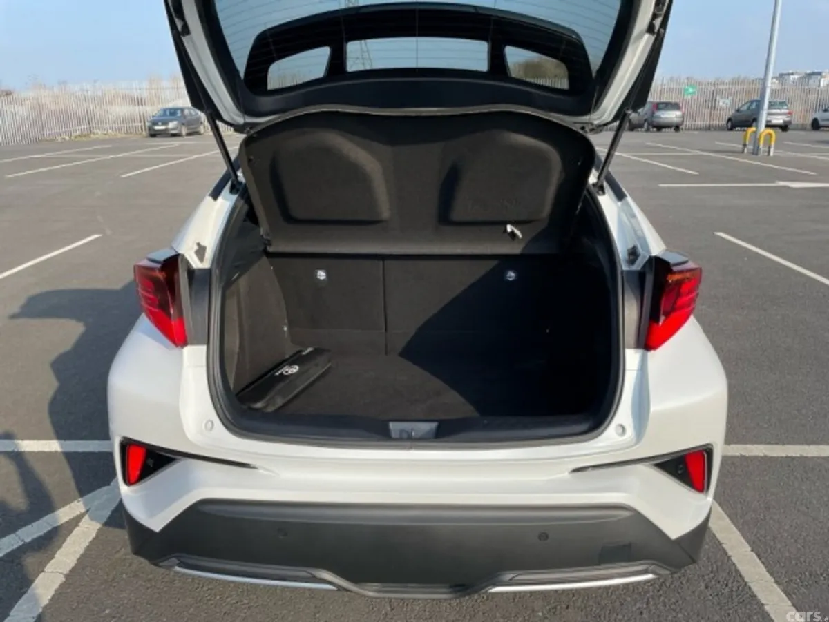 Toyota C-HR SUV, Petrol Hybrid, 2022, White