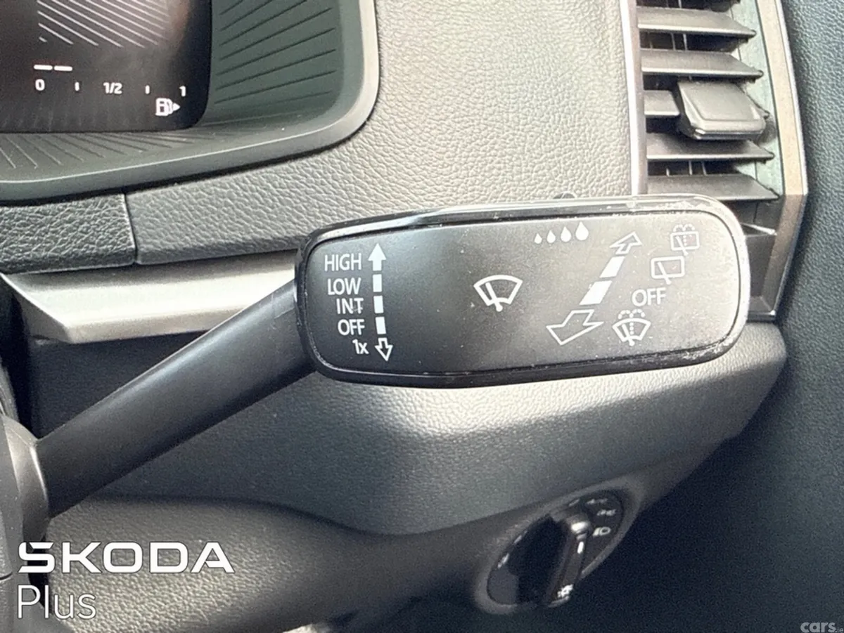 Skoda Karoq SUV, Diesel, 2023, Grey