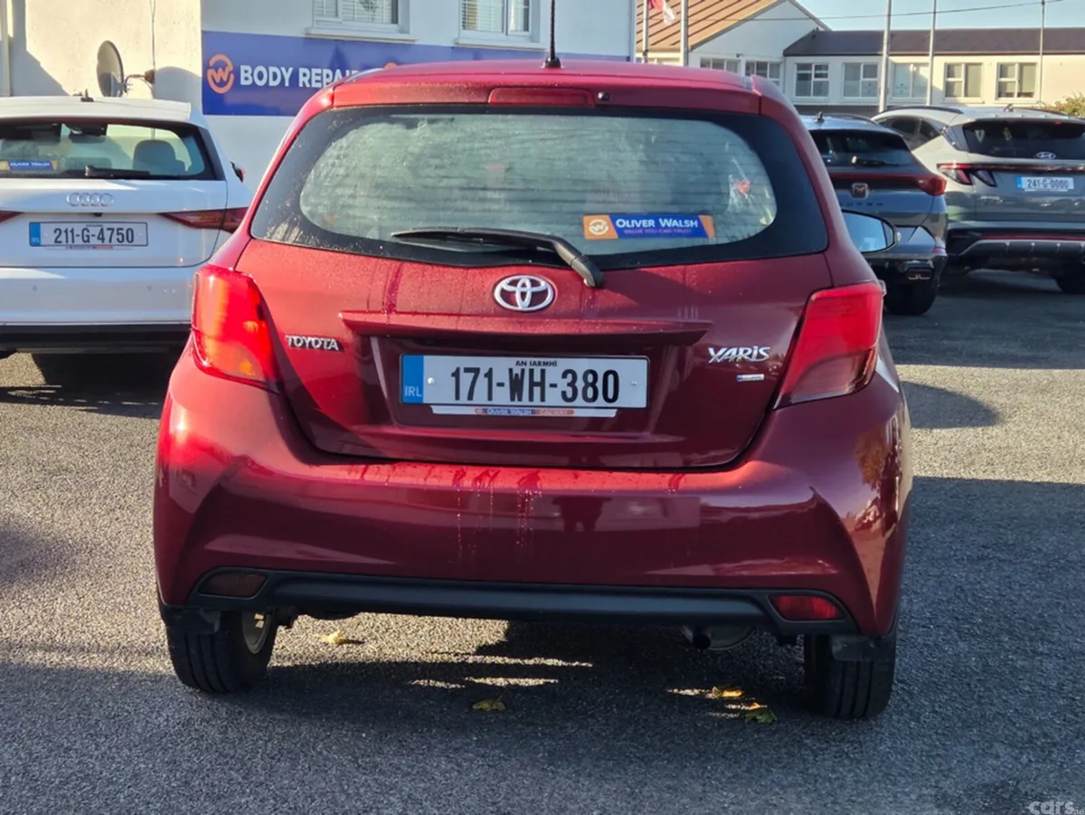Toyota Yaris Hatchback, Petrol, 2017, Red