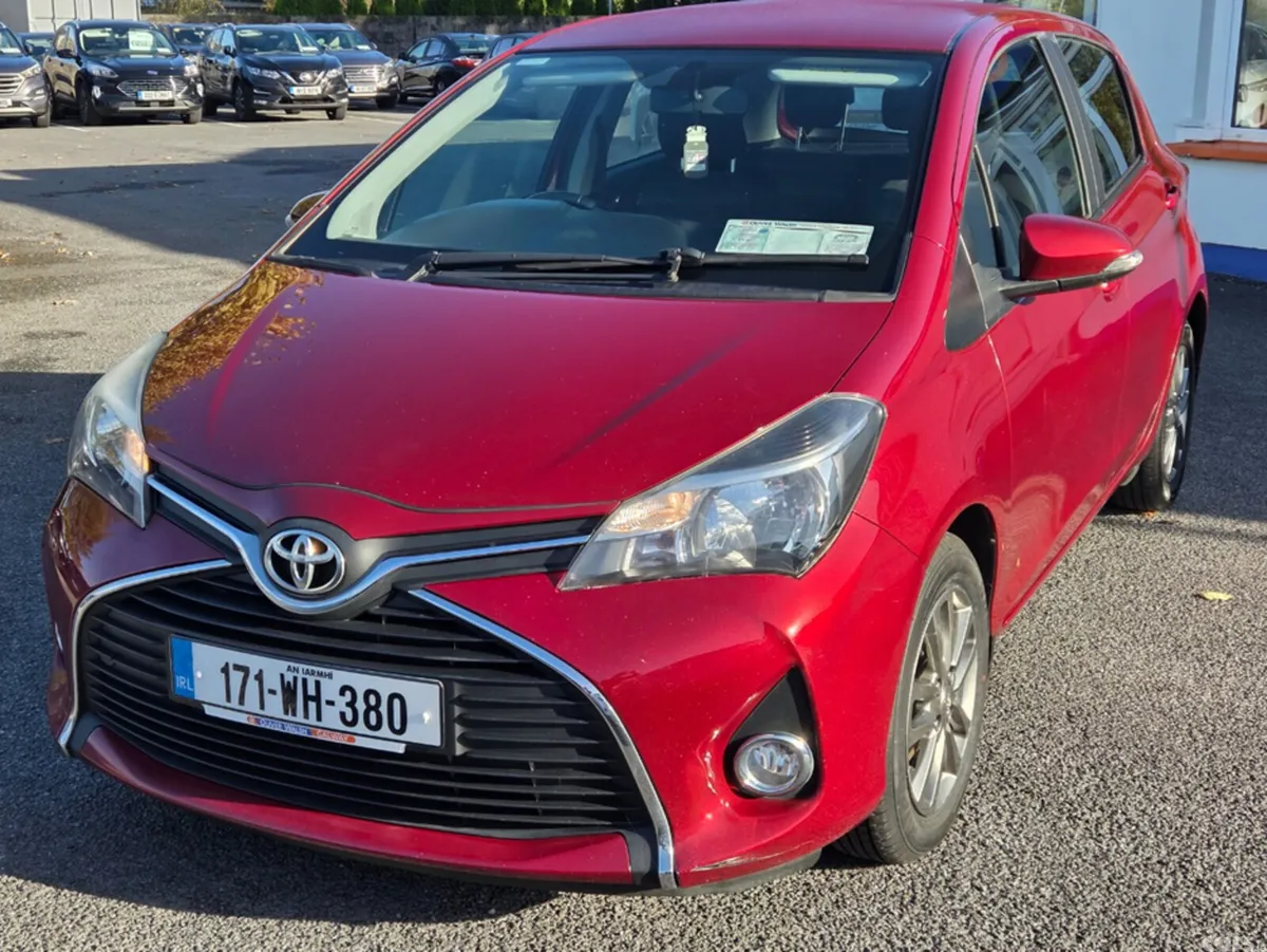 Toyota Yaris Hatchback, Petrol, 2017, Red