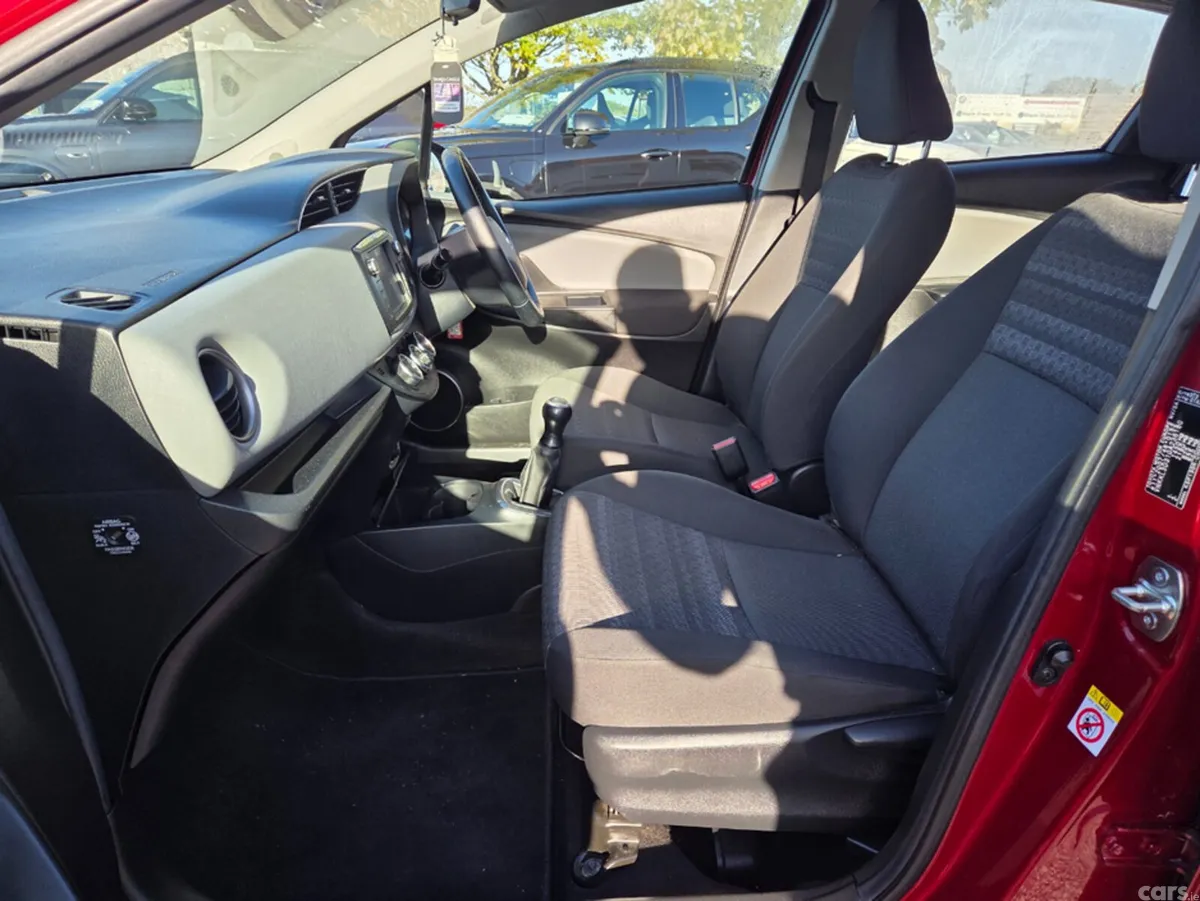 Toyota Yaris Hatchback, Petrol, 2017, Red