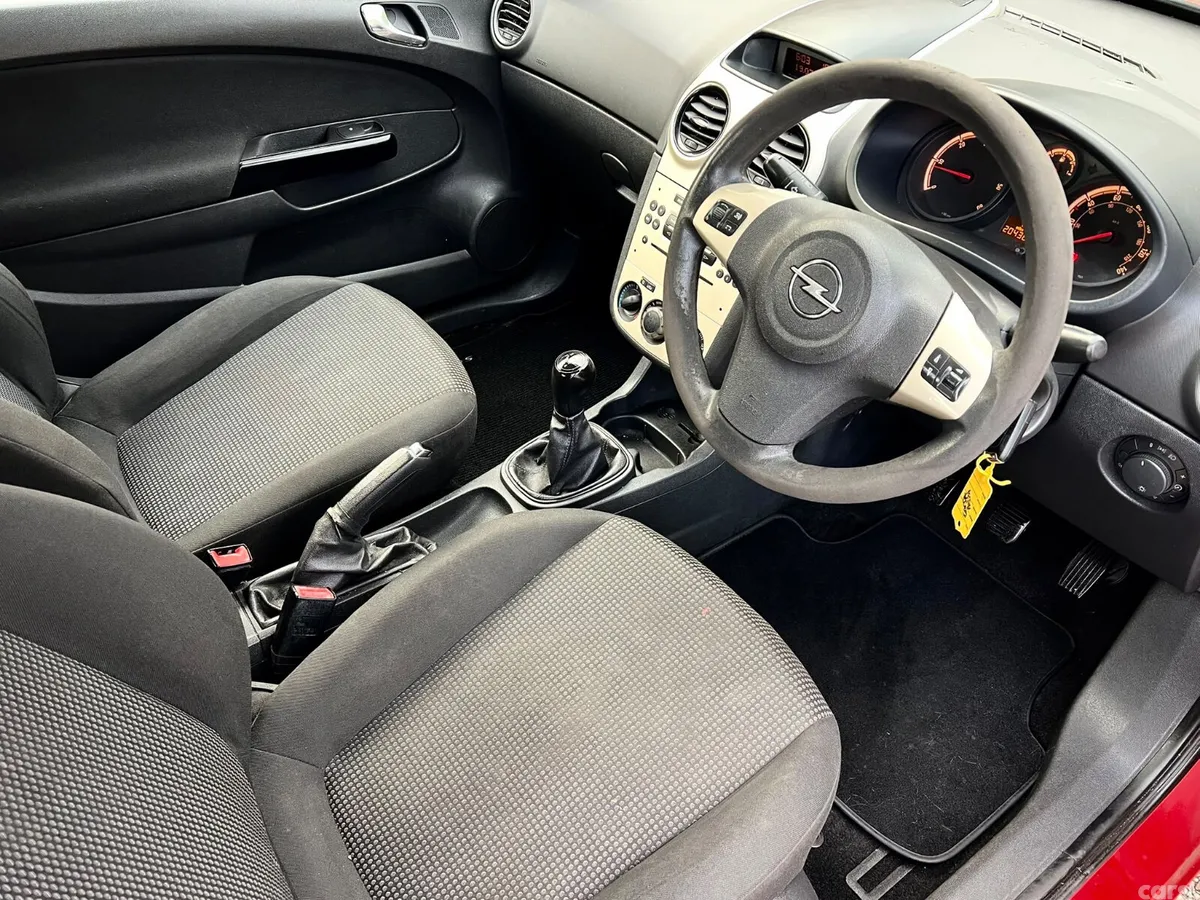 Opel Corsa Hatchback, Diesel, 2009, Red