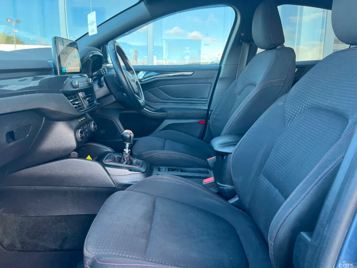 Ford Focus Hatchback, Diesel, 2019, Blue