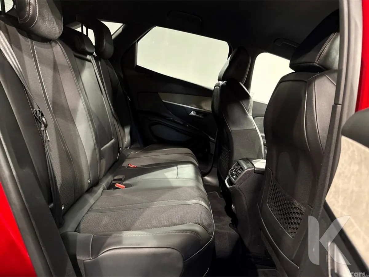 Peugeot 3008 SUV, Petrol Hybrid, 2023, Red