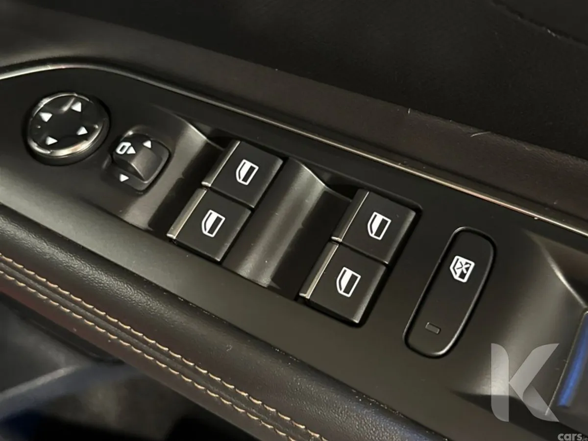 Peugeot 3008 SUV, Petrol Hybrid, 2023, Red