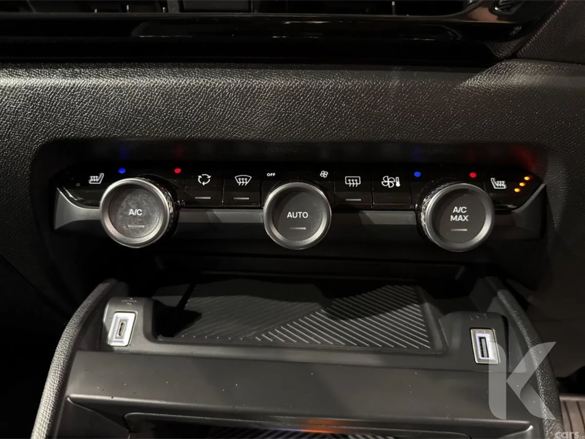 Citroen C4 X Saloon, Diesel, 2025, Blue