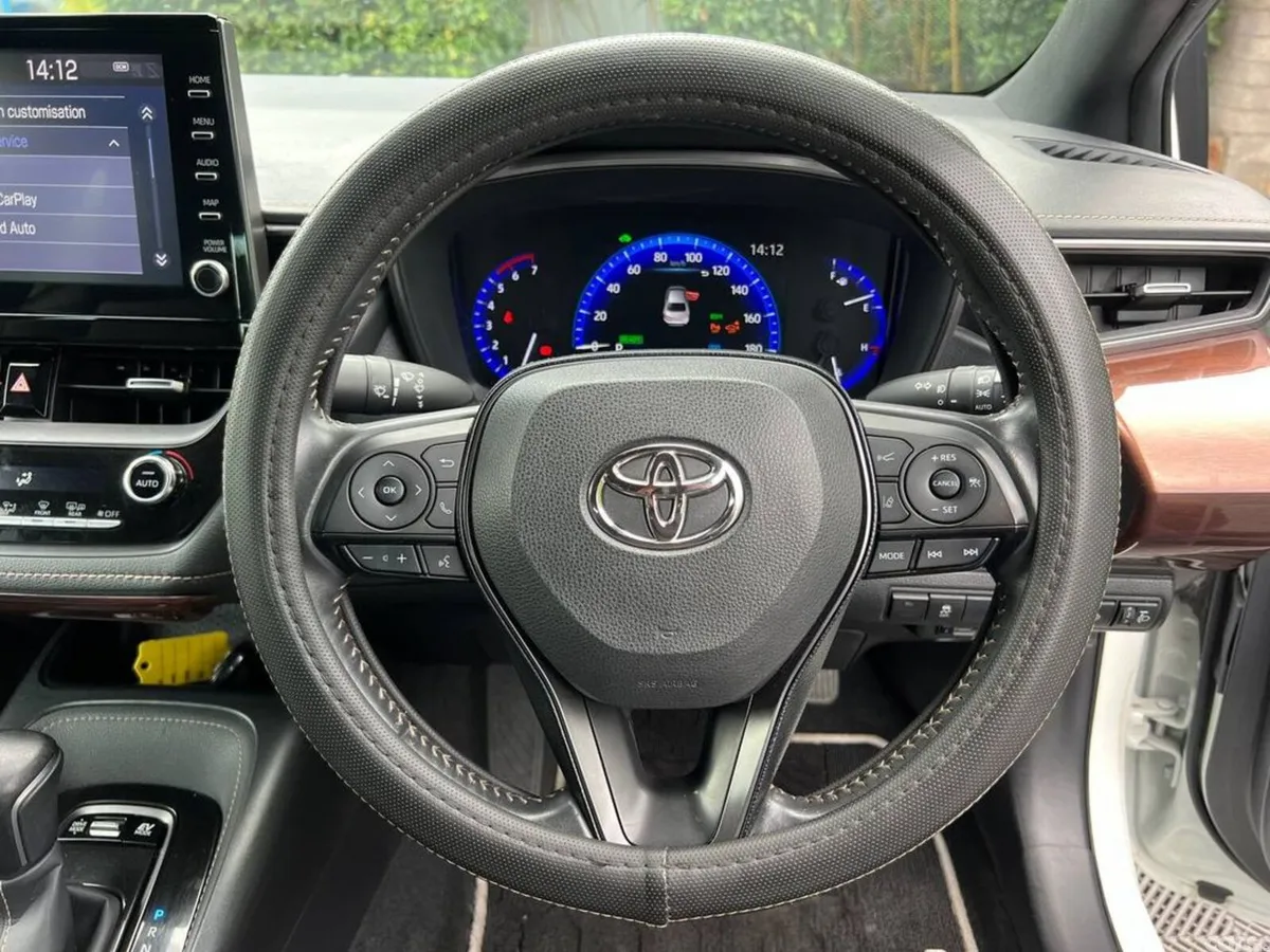 Toyota Corolla Saloon, Petrol Hybrid, 2020, White