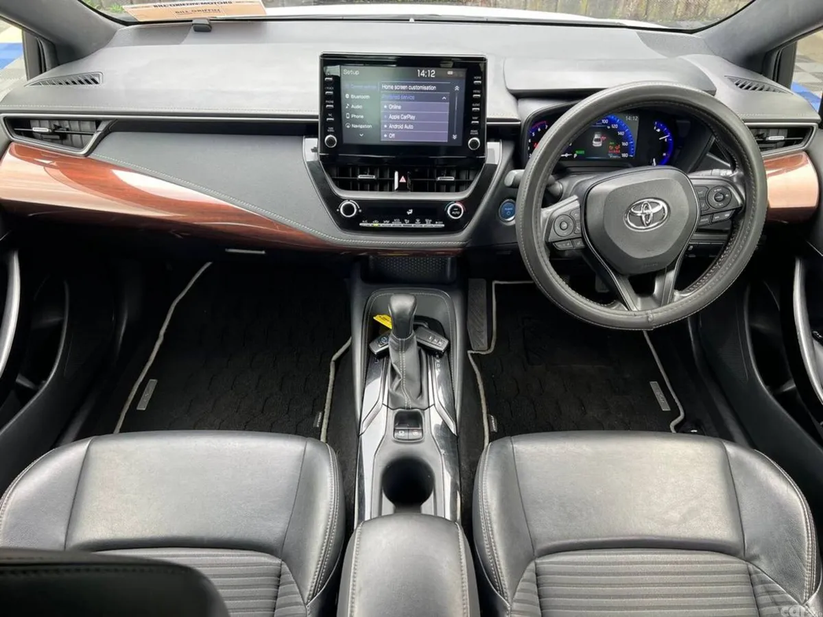 Toyota Corolla Saloon, Petrol Hybrid, 2020, White