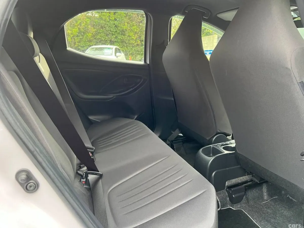 Toyota Yaris Hatchback, Petrol, 2021, White