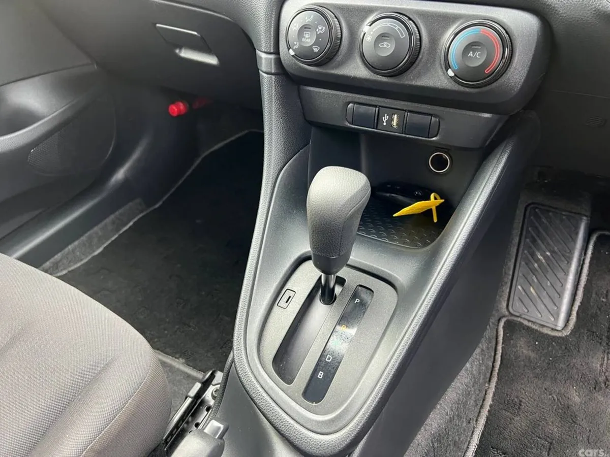 Toyota Yaris Hatchback, Petrol, 2021, White