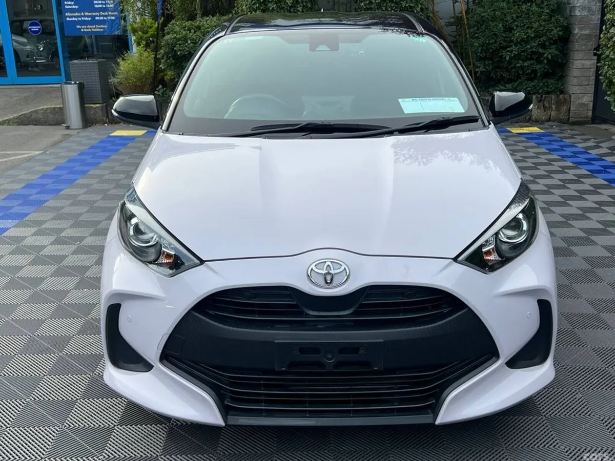 Toyota Yaris Hatchback, Petrol, 2021, White