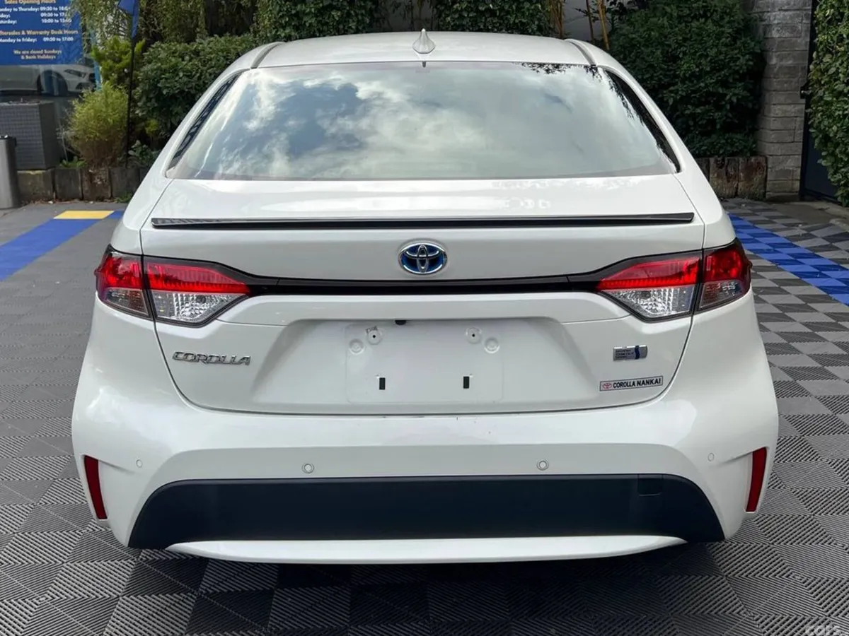 Toyota Corolla Saloon, Petrol Hybrid, 2020, White