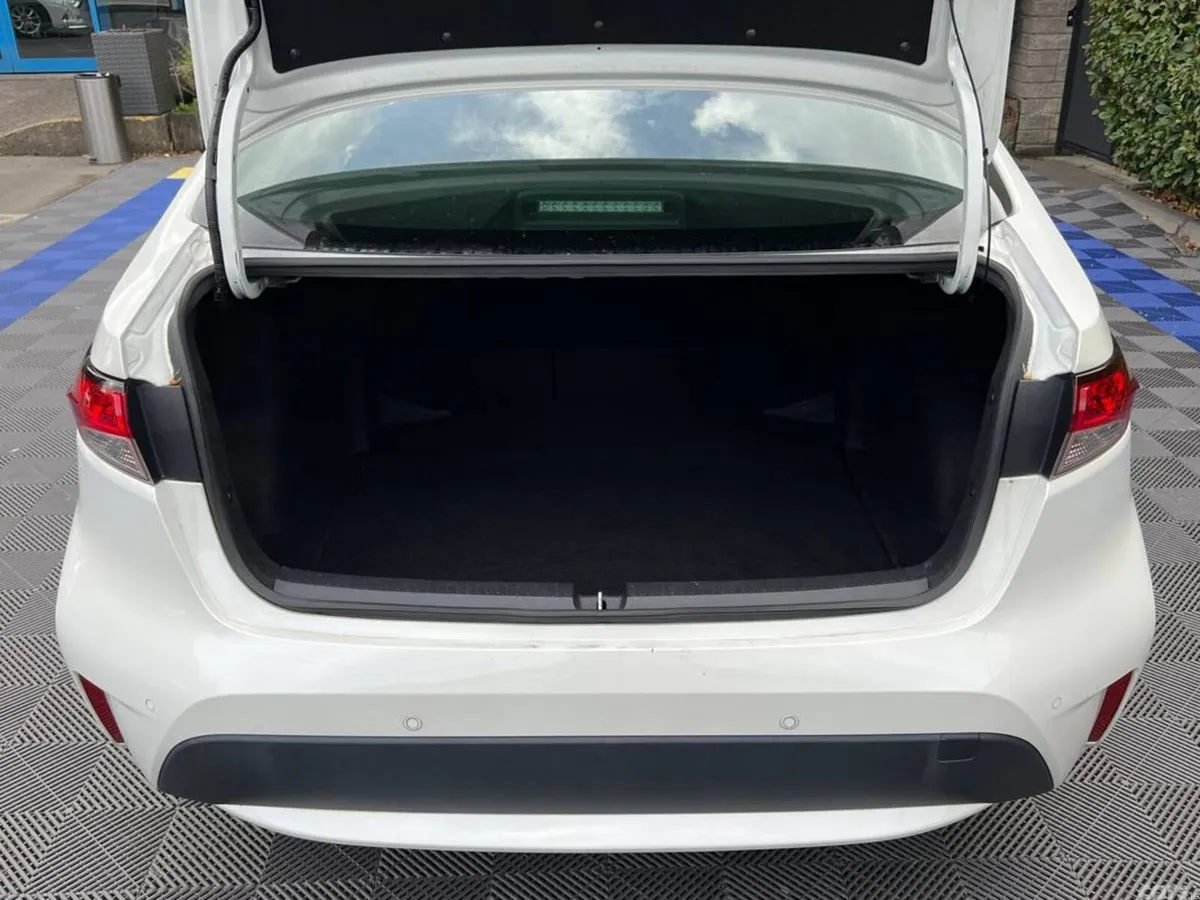 Toyota Corolla Saloon, Petrol Hybrid, 2020, White