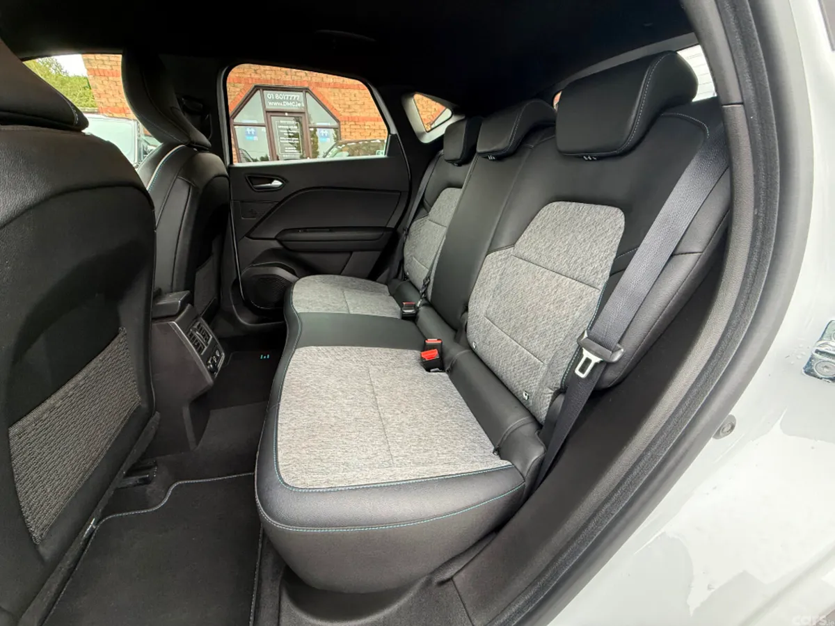 Renault Captur Hatchback, Petrol Plug-in Hybrid, 2021, White