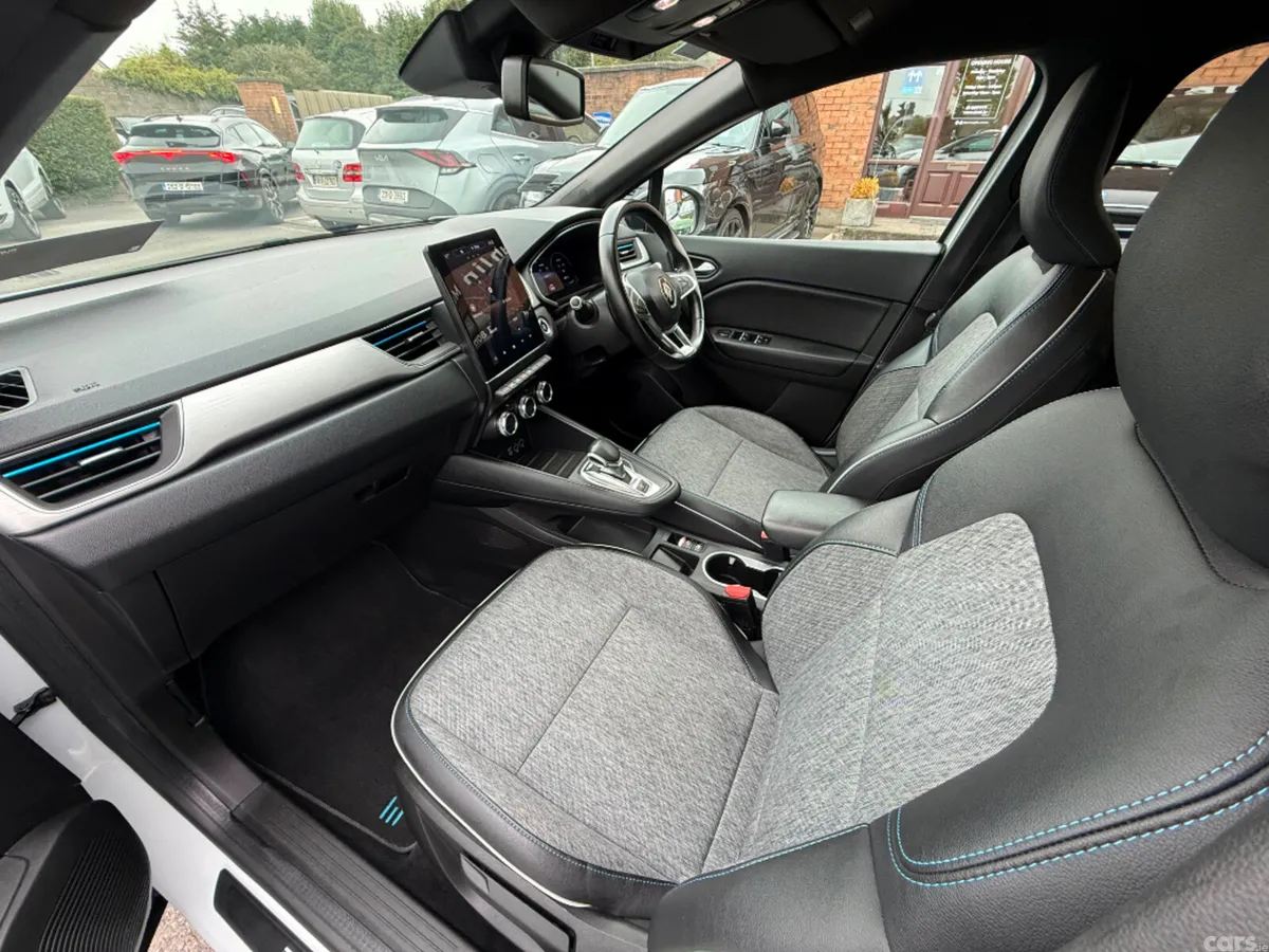 Renault Captur Hatchback, Petrol Plug-in Hybrid, 2021, White