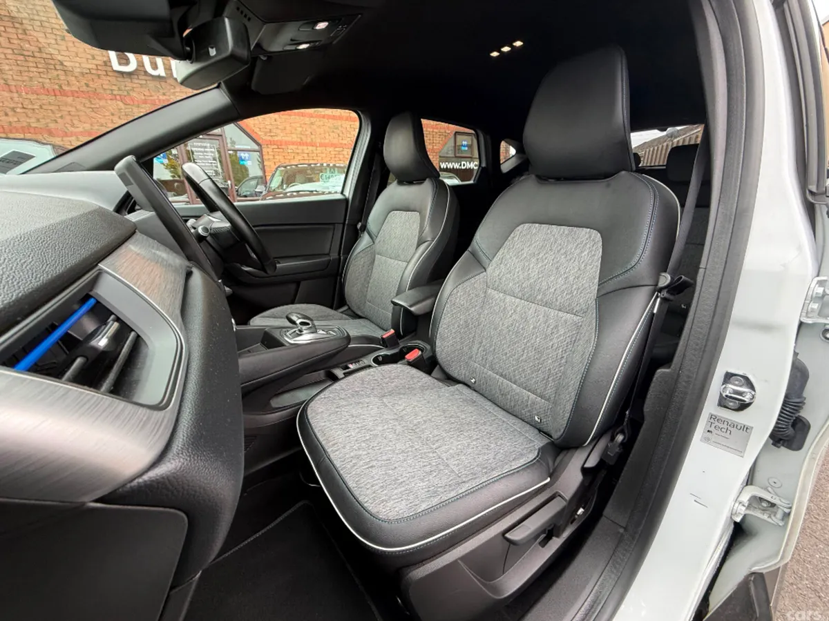 Renault Captur Hatchback, Petrol Plug-in Hybrid, 2021, White