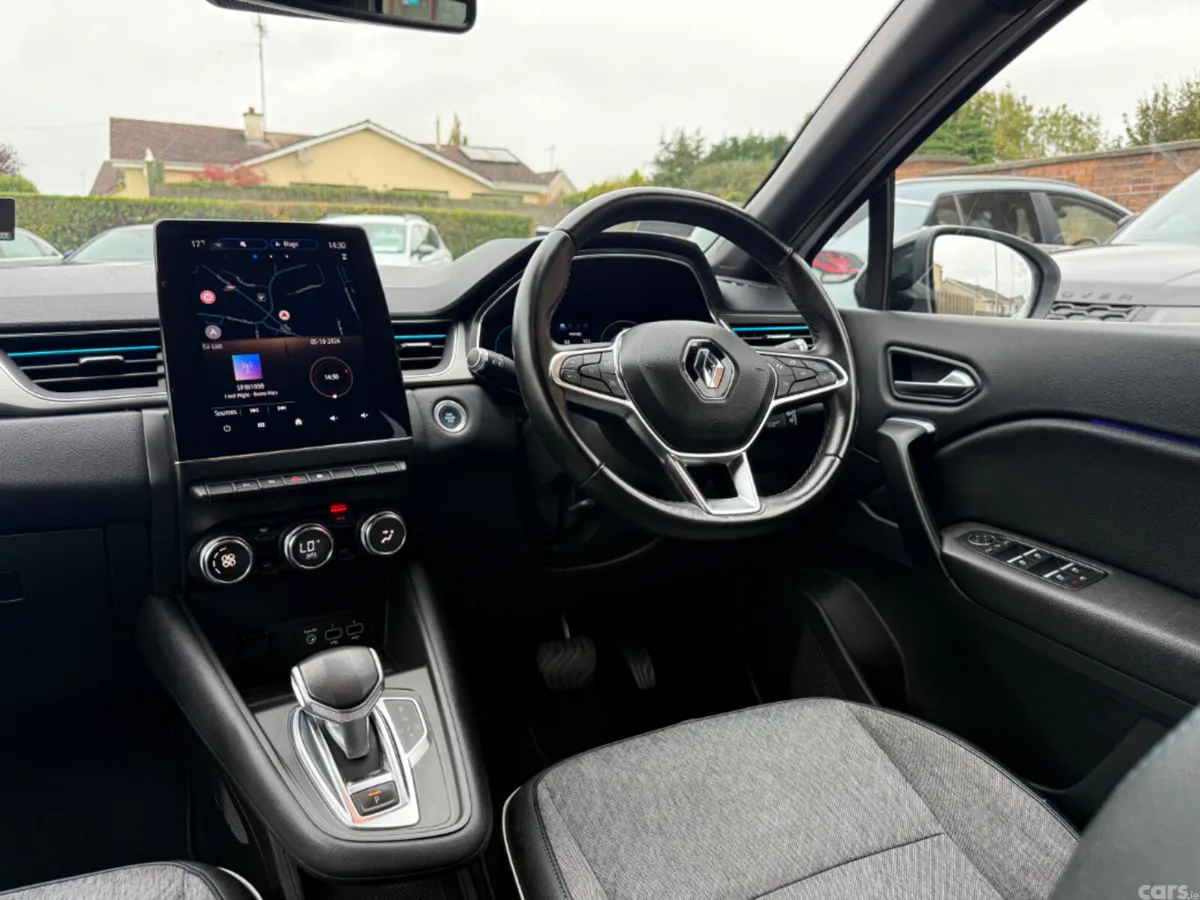 Renault Captur Hatchback, Petrol Plug-in Hybrid, 2021, White