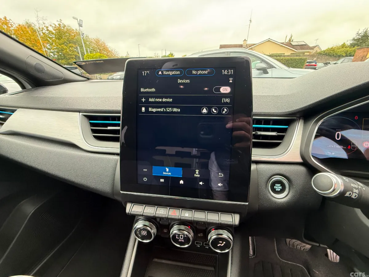 Renault Captur Hatchback, Petrol Plug-in Hybrid, 2021, White