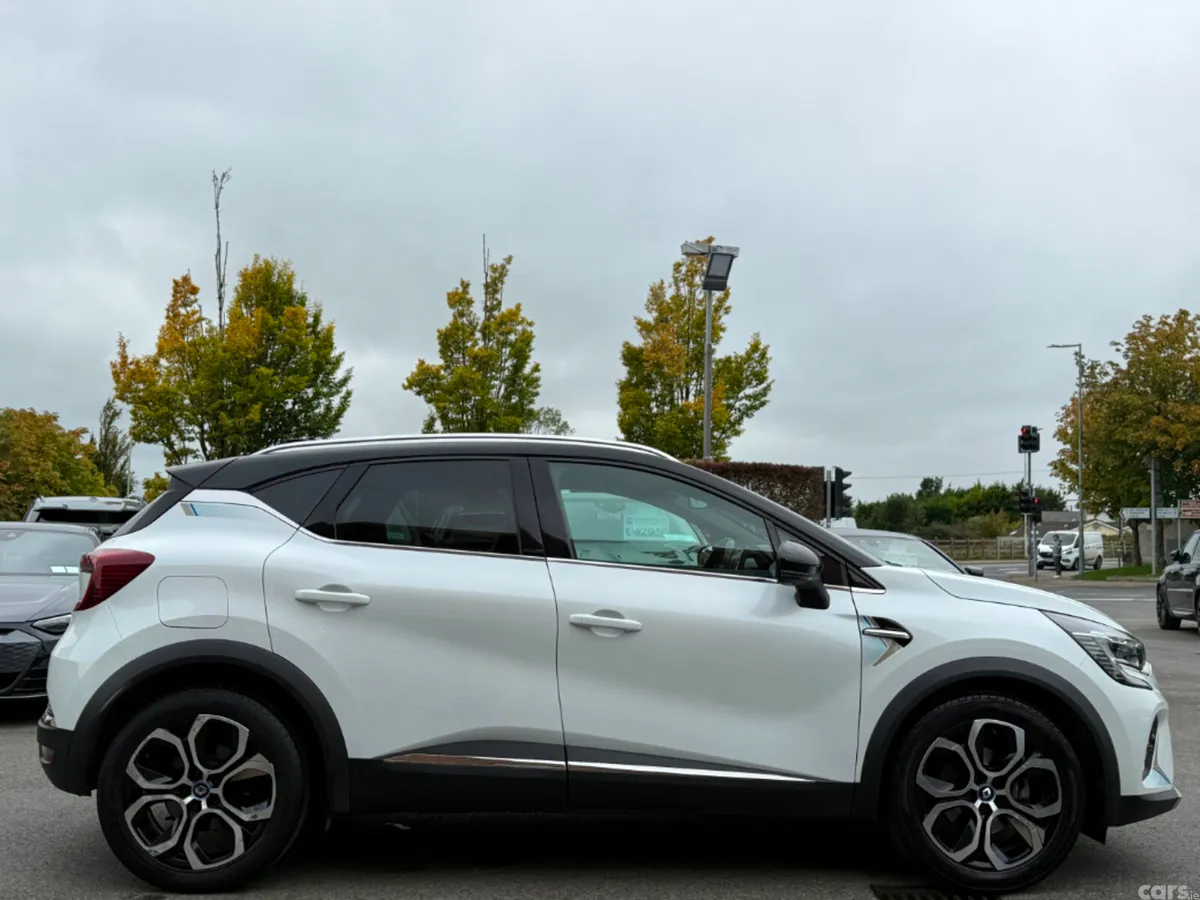 Renault Captur Hatchback, Petrol Plug-in Hybrid, 2021, White