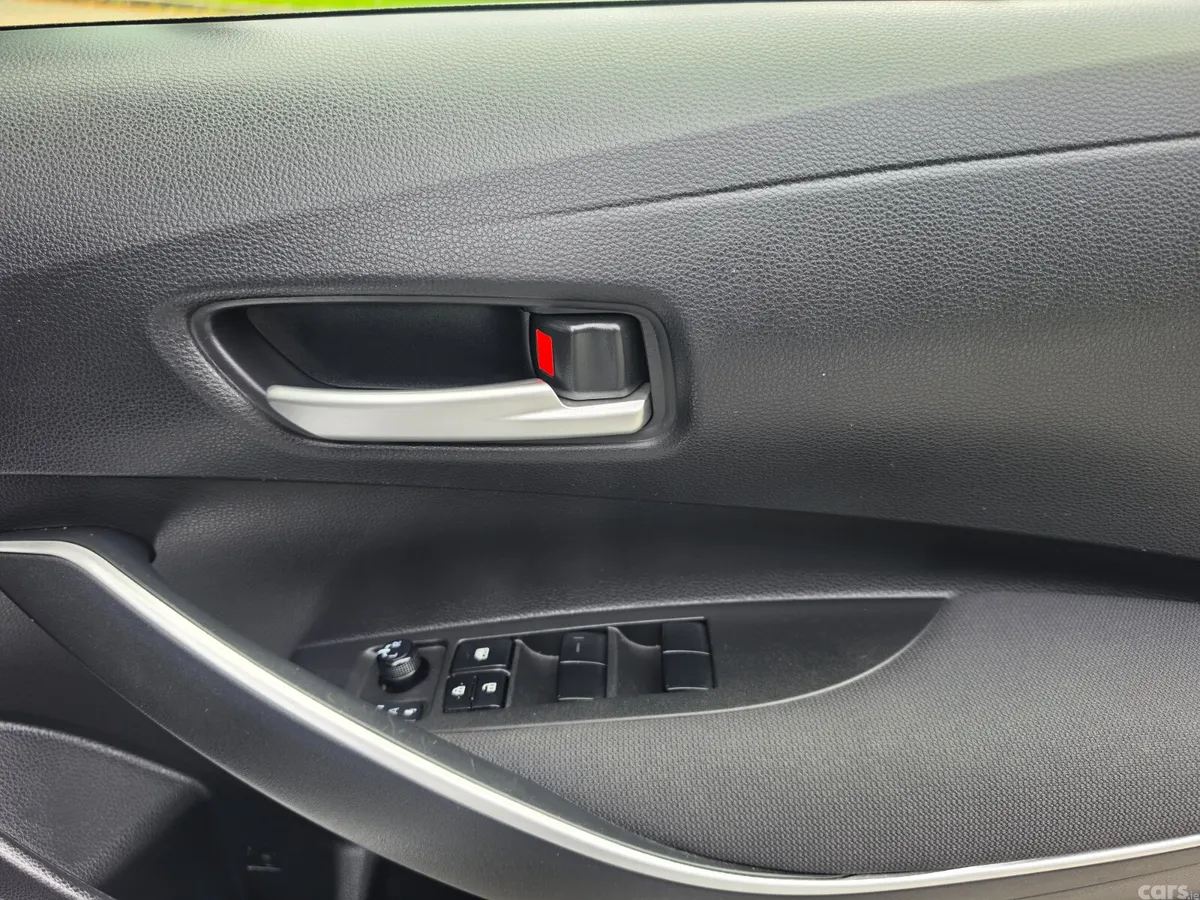Toyota Corolla Saloon, Petrol Hybrid, 2021, Silver