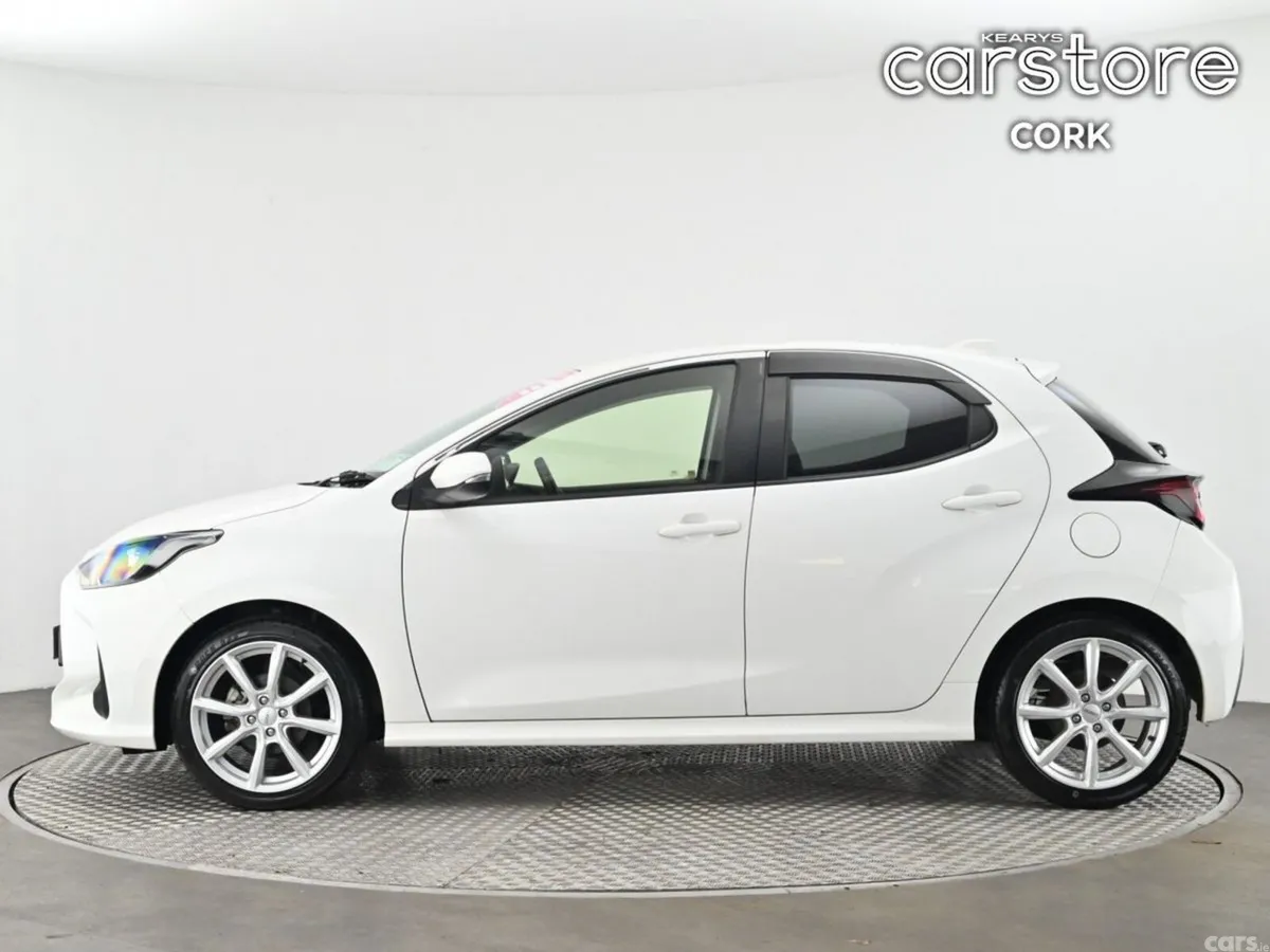 Toyota Yaris Hatchback, Petrol Hybrid, 2021, White