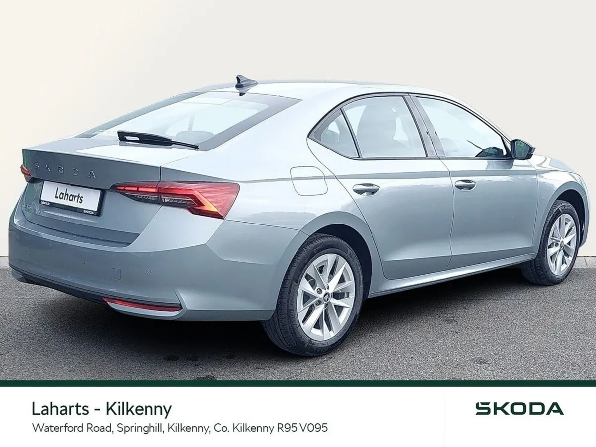 Skoda Octavia Saloon, Petrol, 2026, Grey
