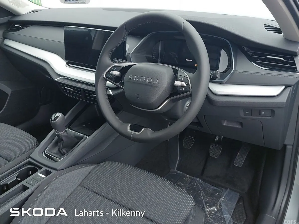 Skoda Octavia Saloon, Petrol, 2026, Grey