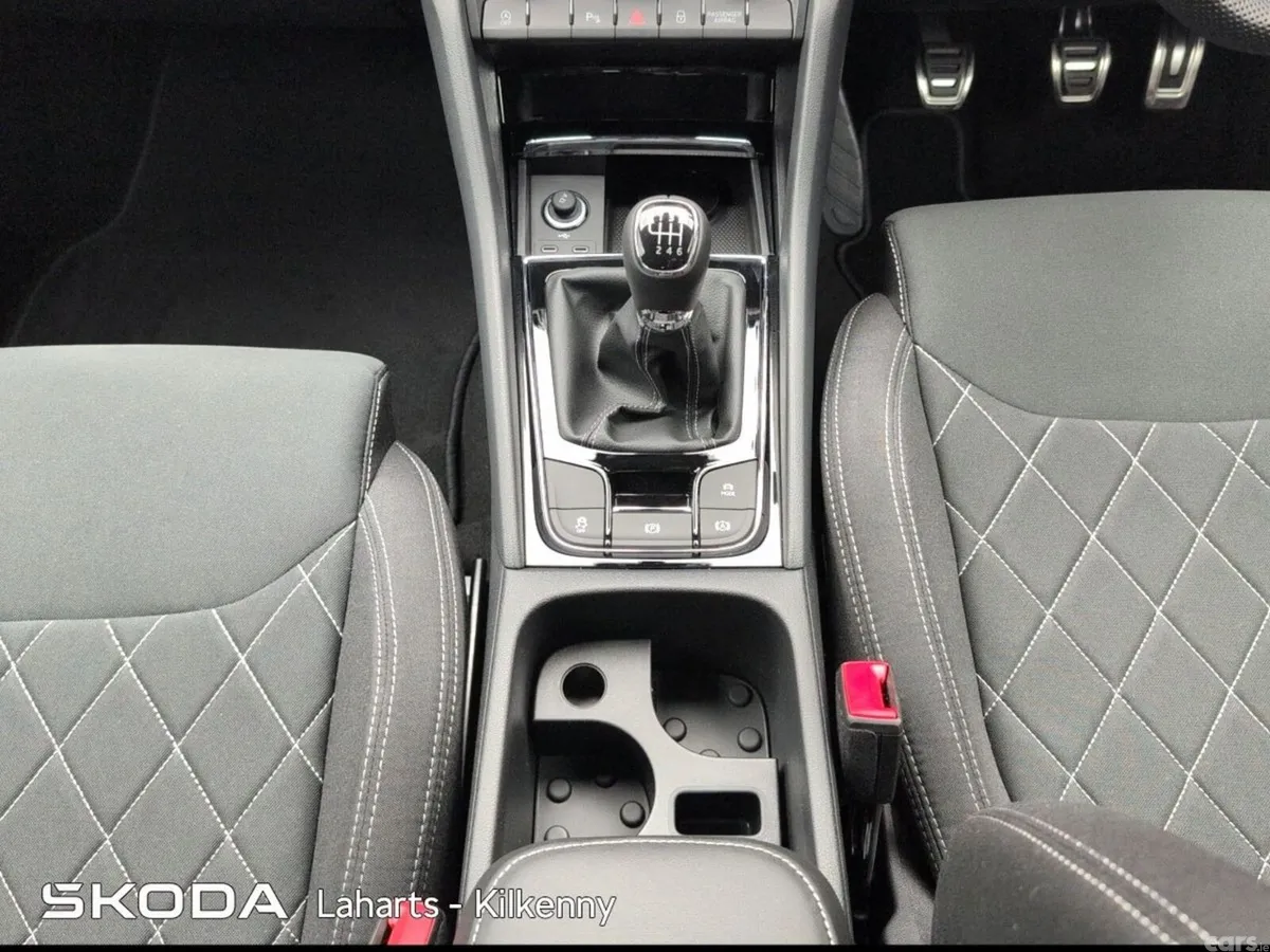 Skoda Karoq SUV, Diesel, 2026, Grey
