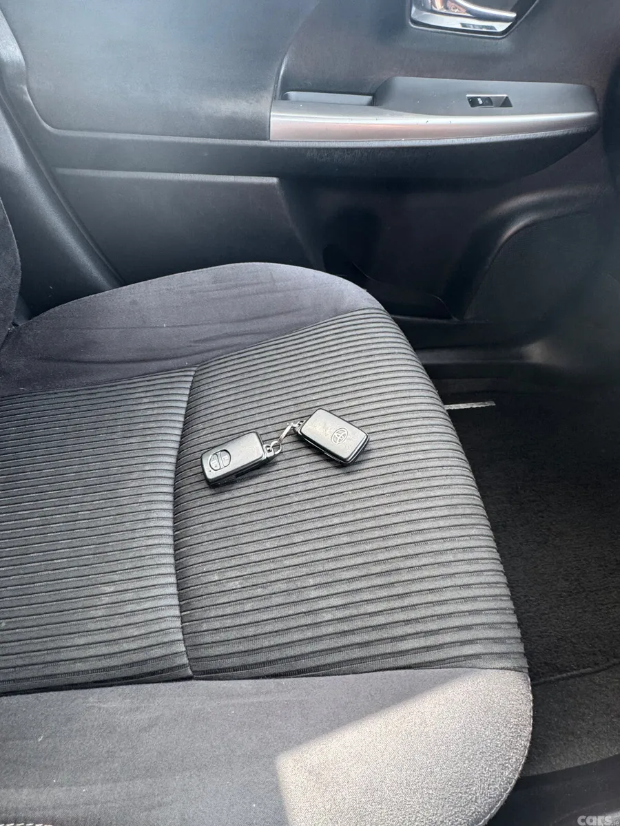 Toyota Prius MPV, Petrol Hybrid, 2016, Black