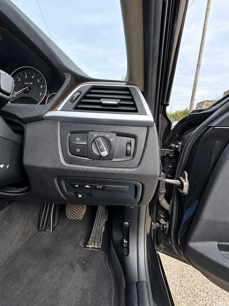 BMW 3-Series Saloon, Petrol Plug-in Hybrid, 2016, Black