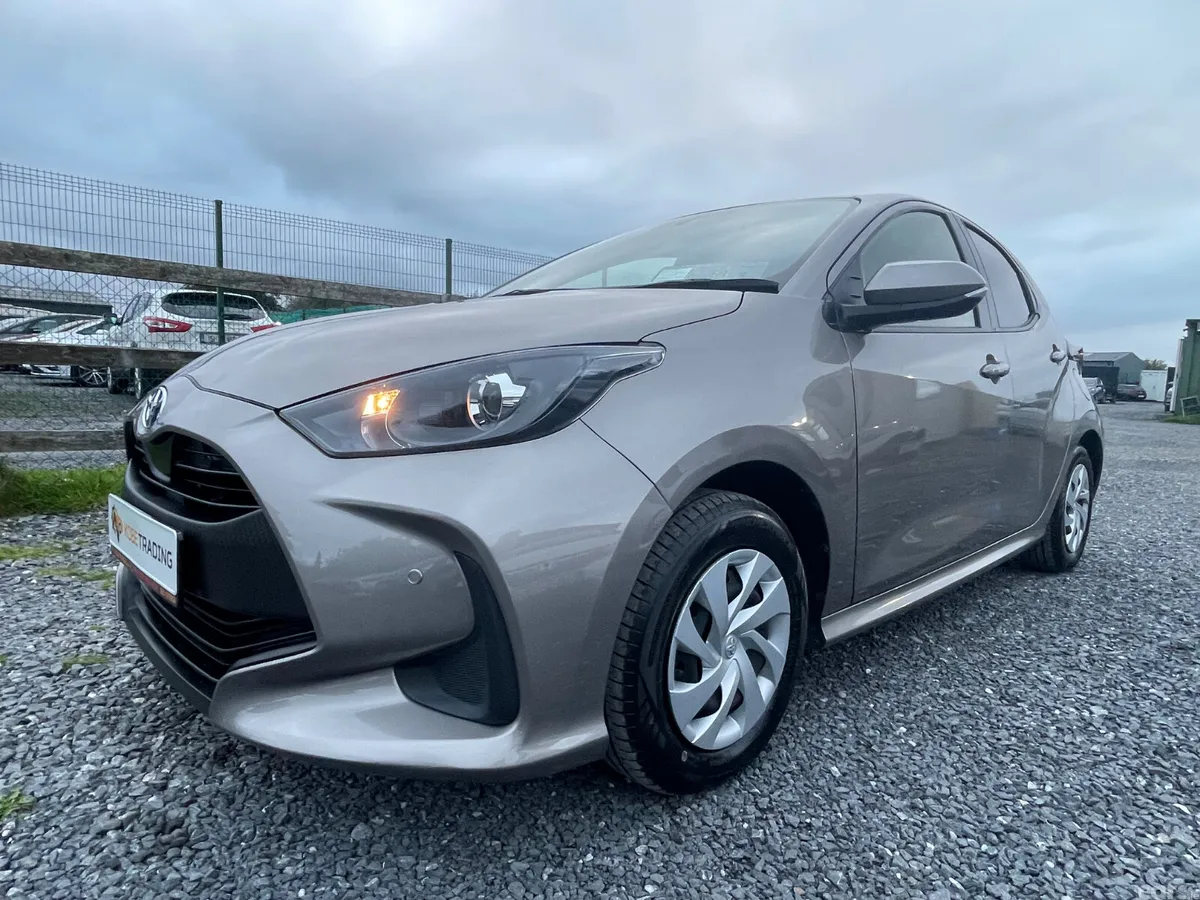 Toyota Yaris Hatchback, Petrol Hybrid, 2021, Brown