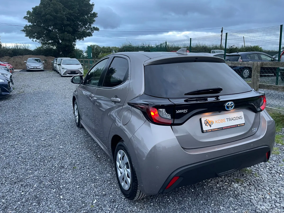Toyota Yaris Hatchback, Petrol Hybrid, 2021, Brown