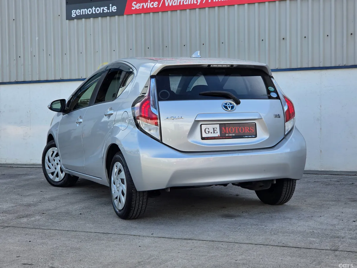 Toyota Aqua Hatchback, Petrol Hybrid, 2017, Silver